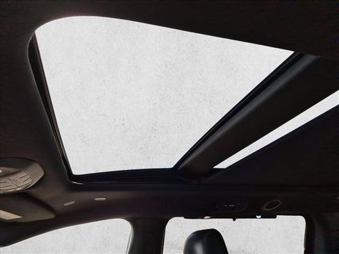 Used 2025 Chrysler Pacifica Limited FWD image 10