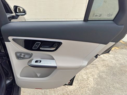 Used 2025 Mercedes-Benz GLC 350e 4MATIC image 49