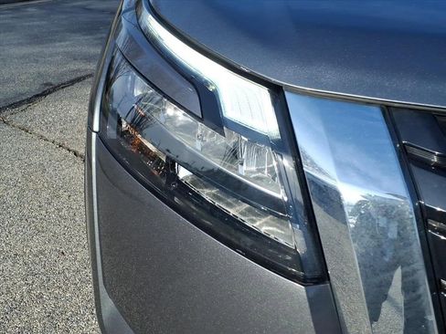 Used 2024 Nissan Pathfinder S image 4