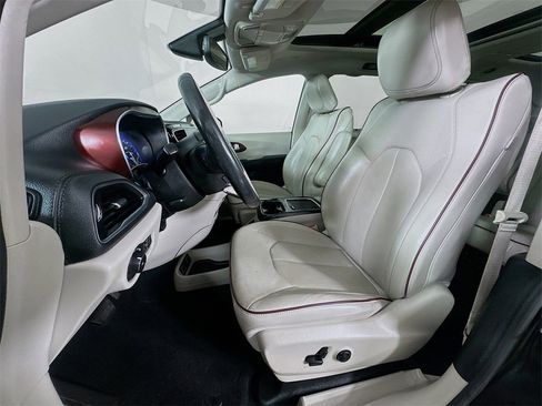 Used 2020 Chrysler Pacifica Limited w/ Tire & Wheel Group image 30