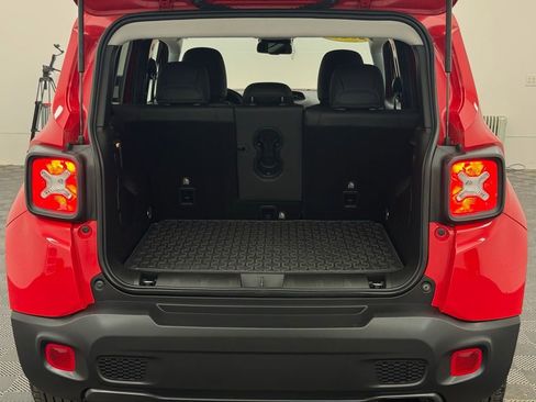 Used 2022 Jeep Renegade Limited AWD/4WD image 9