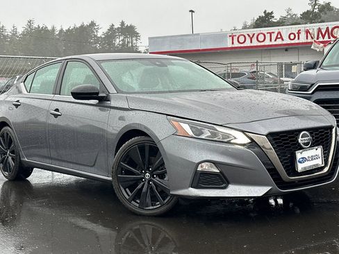 Used 2022 Nissan Altima 2.5 SR image 2