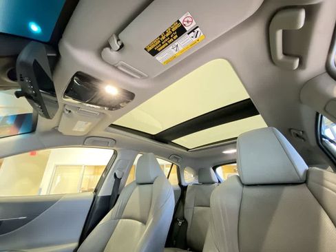 Used 2021 Toyota Venza Limited image 24