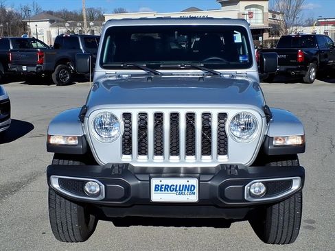 Used 2023 Jeep Gladiator Overland w/ Cold Weather Group image 9