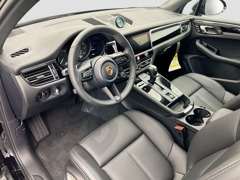 Used 2026 Porsche Macan AWD/4WD image 4