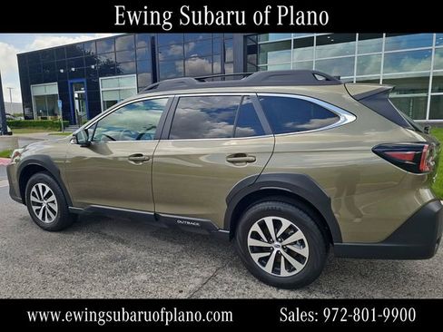 Used 2025 Subaru Outback Premium image 3