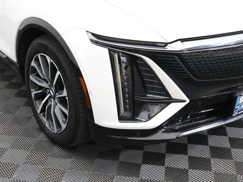 Used 2024 Cadillac Lyriq Sport AWD/4WD image 11