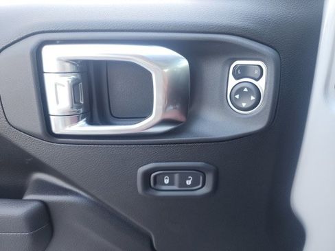 New 2025 Jeep Gladiator Sport image 15