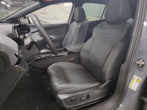 Used 2023 Volkswagen ID.4 Pro S Plus image 12