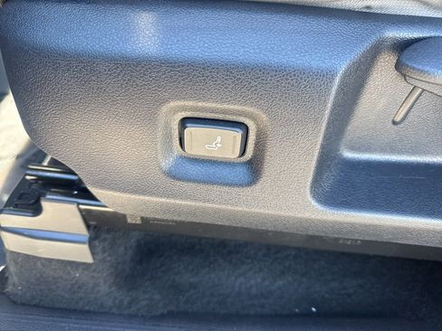 Used 2025 Toyota Tacoma TRD Off-Road image 10