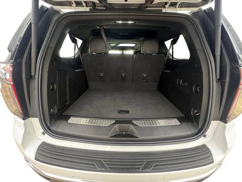 Used 2022 Chevrolet Suburban Premier w/ Premium Package image 19