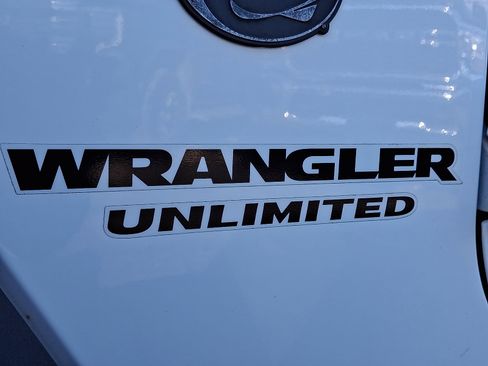 Used 2017 Jeep Wrangler Unlimited Rubicon w/ Cold Weather Group image 29