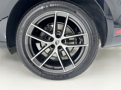 Certified 2025 Porsche Macan image 35