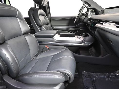 New 2025 Lincoln Navigator Reserve w/ Jet Appearance Package image 16