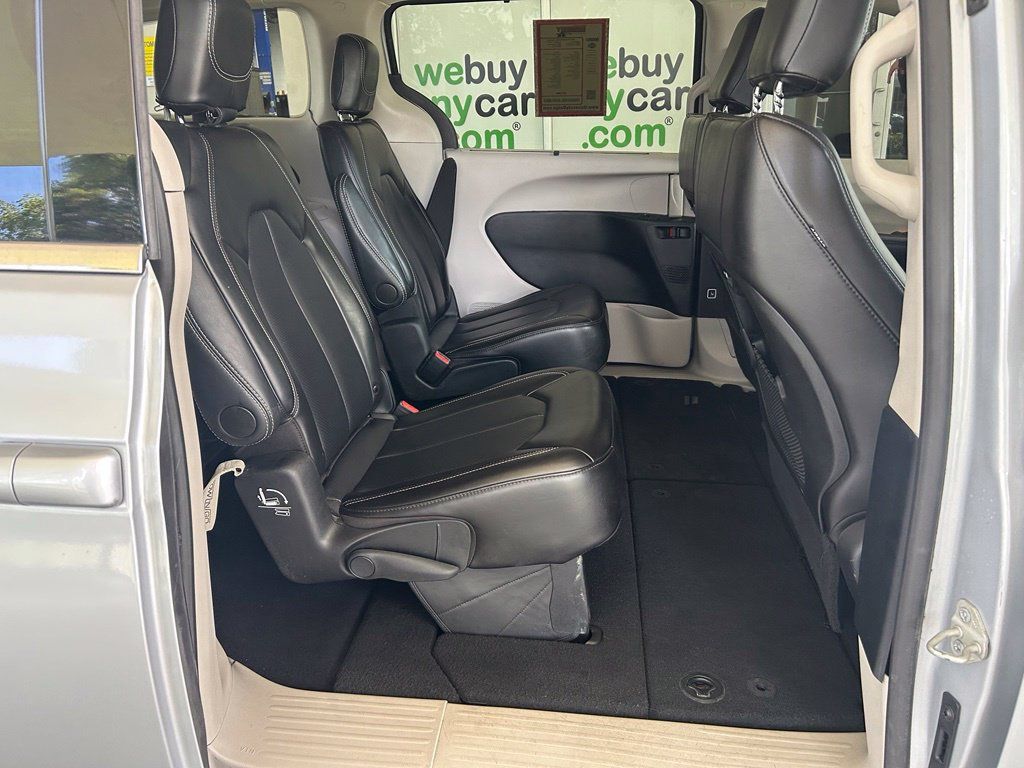 Used 2024 Chrysler Pacifica Touring-L FWD image 25