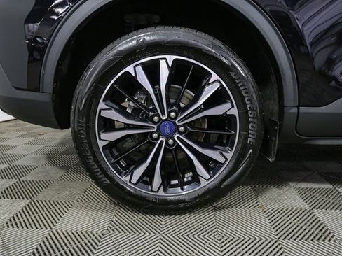 Used 2022 Ford Escape SE w/ SE Sport Appearance Package image 16