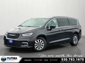 Used 2023 Chrysler Pacifica Touring-L video 1