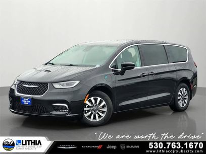 Used 2023 Chrysler Pacifica Touring-L