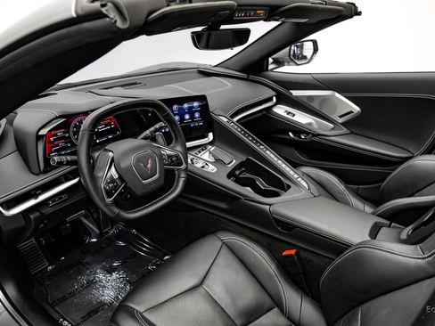 Used 2022 Chevrolet Corvette Stingray Preferred Cpe w/ Z51 Performance Package RWD image 3