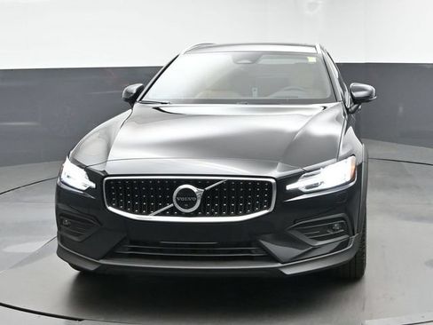New 2026 Volvo V60 B5 Cross Country Ultra w/ Climate Package AWD/4WD image 3
