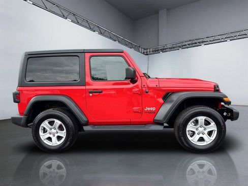 Used 2019 Jeep Wrangler Sport image 3