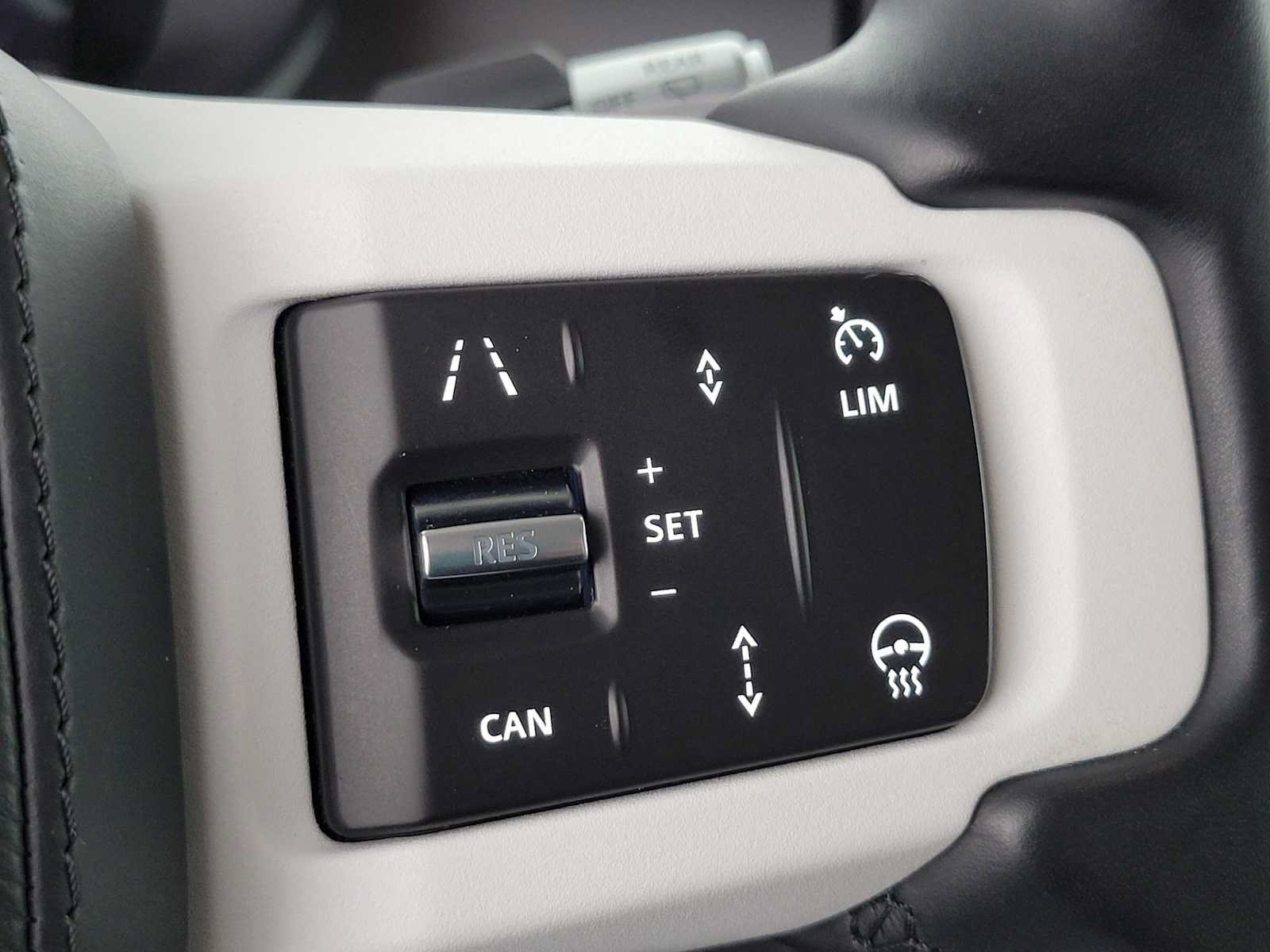 Used 2020 Land Rover Defender 110 HSE AWD/4WD image 30