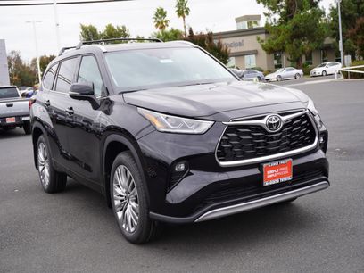New 2026 Toyota Highlander Platinum
