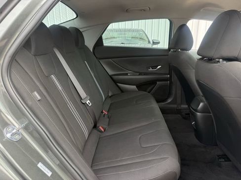 Used 2025 Hyundai Elantra Blue image 30