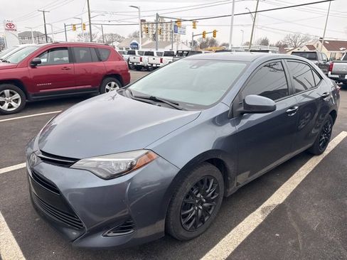 Used 2017 Toyota Corolla LE image 3