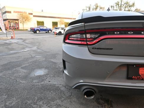 Used 2019 Dodge Charger R/T w/ Blacktop Package image 9
