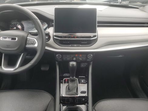 Used 2025 Jeep Compass Limited AWD/4WD image 10