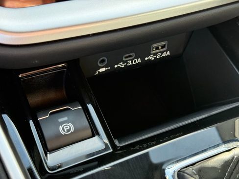 Certified 2025 Subaru Outback Limited image 16