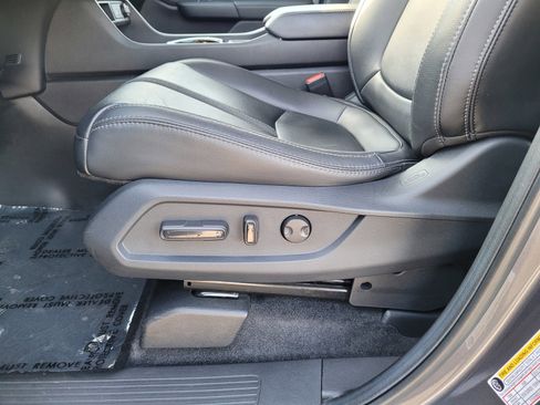 Certified 2024 Honda Pilot Touring image 11