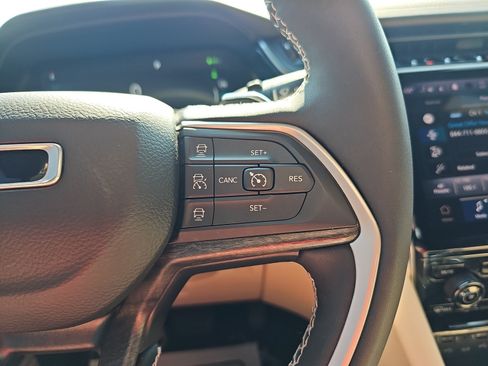 Used 2022 Jeep Grand Cherokee Limited 4xe AWD/4WD image 15
