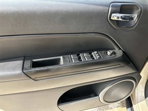 Used 2010 Jeep Compass Sport image 13