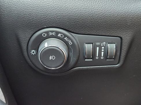 Used 2022 Jeep Compass Latitude w/ Sun and Sound Group FWD image 28