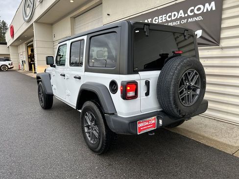 Used 2024 Jeep Wrangler Sport S image 6