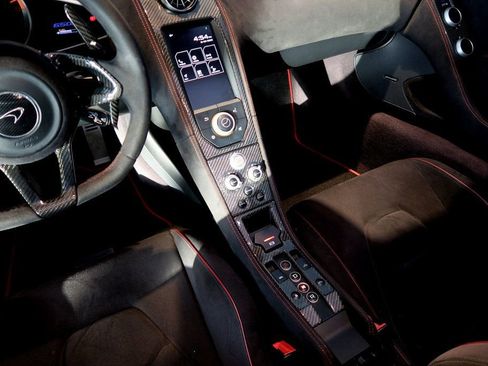 Used 2015 McLaren 650S Spider image 21