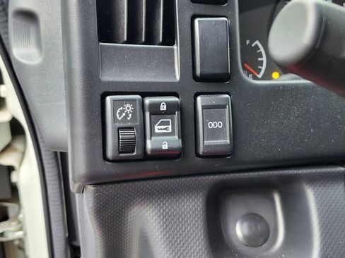 Used 2024 Isuzu NPR RWD image 16