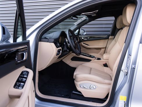 Certified 2026 Porsche Macan AWD/4WD image 23
