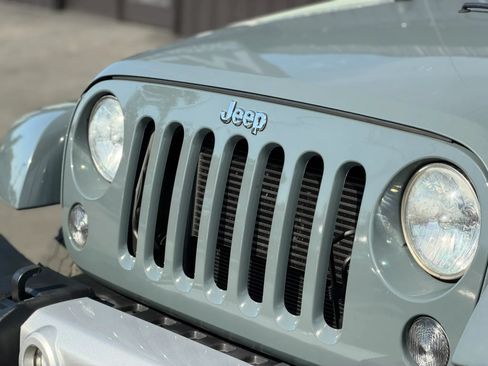 Used 2014 Jeep Wrangler Unlimited Sahara w/ Connectivity Group AWD/4WD image 6