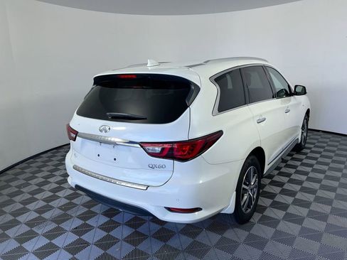 Used 2020 INFINITI QX60 Luxe w/ Essential Package FWD image 3