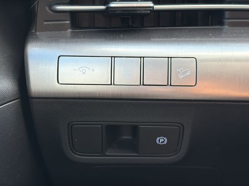 Used 2025 Hyundai Kona SEL FWD image 11