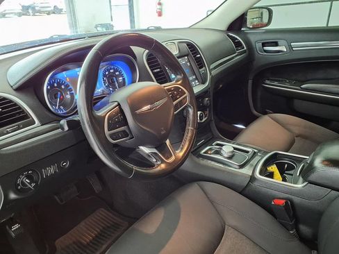 Used 2019 Chrysler 300 Touring w/ Driver Convenience Group RWD image 10