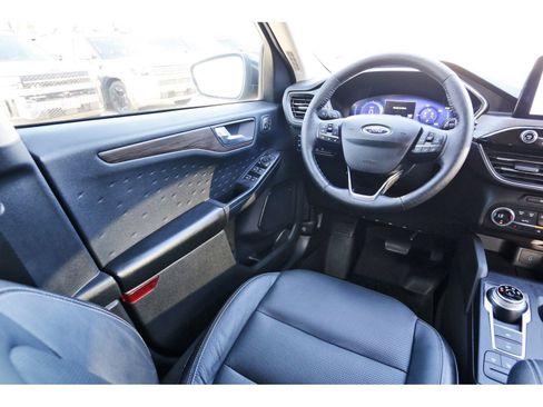Used 2020 Ford Escape Titanium image 9