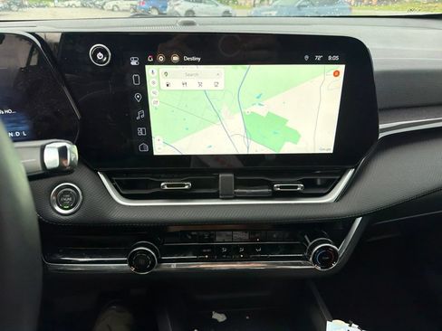 Used 2025 Chevrolet Equinox LT FWD image 11