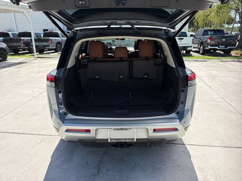 Used 2024 Nissan Pathfinder Platinum w/ Black Appearance Package FWD image 35
