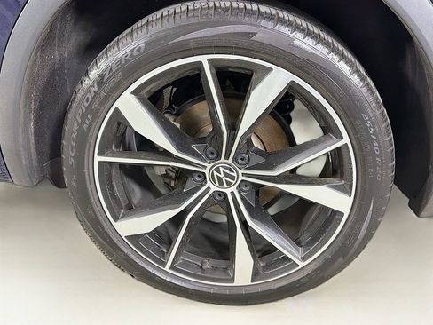 Used 2023 Volkswagen Tiguan SEL R-Line image 36