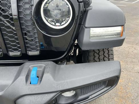 Used 2023 Jeep Wrangler Unlimited w/ Sun & Screen Package AWD/4WD image 12
