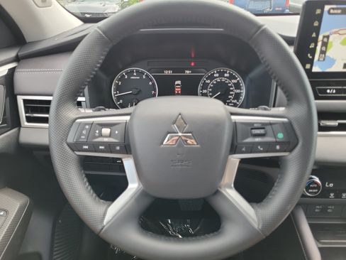 Used 2025 Mitsubishi Outlander SE FWD image 21